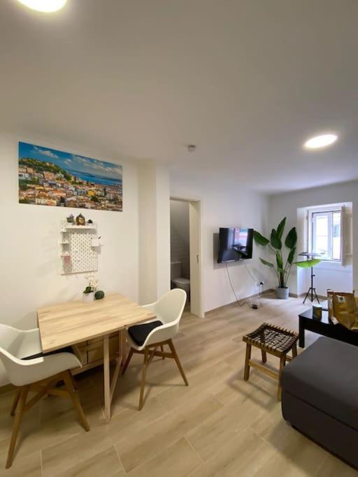 Апартаменты Artistic Digital Getaway - Patio & Great Location! Лиссабон Экстерьер фото